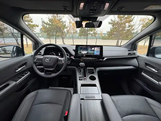 Toyota Sienna — Фото автомобиля 5