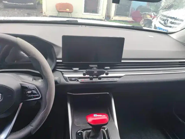 Geely Emgrand — Фото автомобиля 13