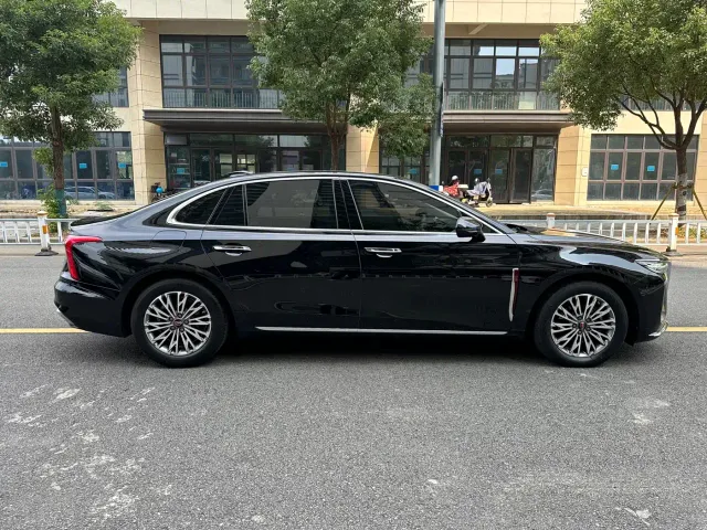 Hongqi H5 — Фото автомобиля 12