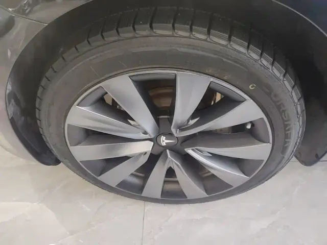 Tesla Model 3 — Фото автомобиля 22