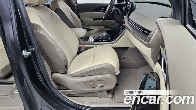 Kia Carnival Generation 4 — Фото автомобиля 16
