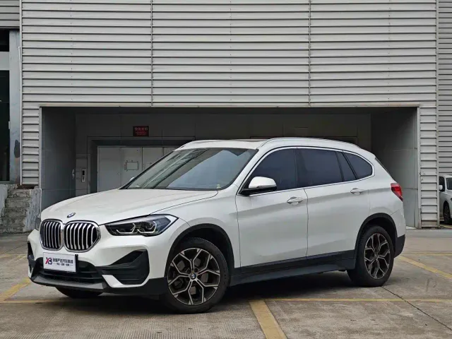 Фотография автомобиля — BMW X1
