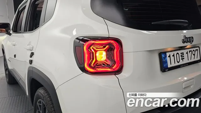 Jeep Renegade — Фото автомобиля 22