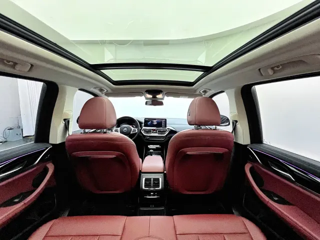 BMW iX3 — Фото автомобиля 14