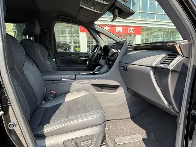 Toyota Alphard — Фото автомобиля 14