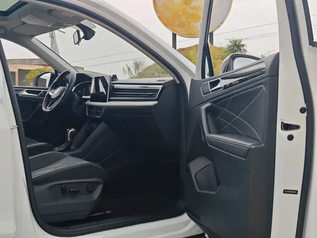 Volkswagen Tiguan L — Фото автомобиля 12