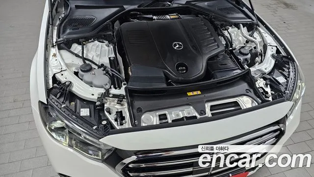 Mercedes-Benz E-Class — Фото автомобиля 6
