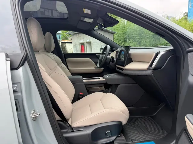 Volvo XC70 Plug-in Hybrid — Фото автомобиля 10