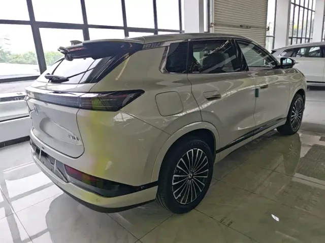 Dongfeng Aeolus L8 — Фото автомобиля 6