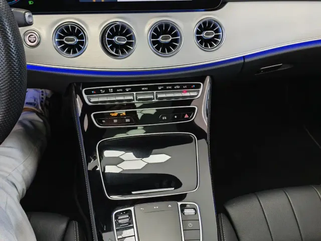 Mercedes-Benz E-Class — Фото автомобиля 5