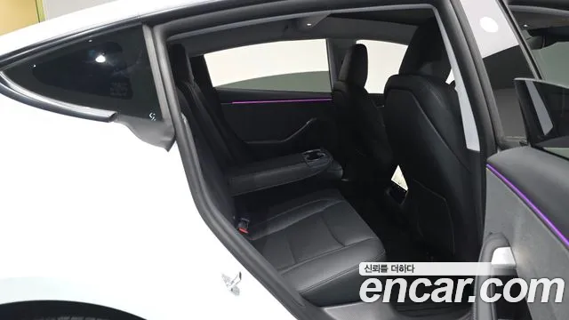Tesla Model 3 — Фото автомобиля 17