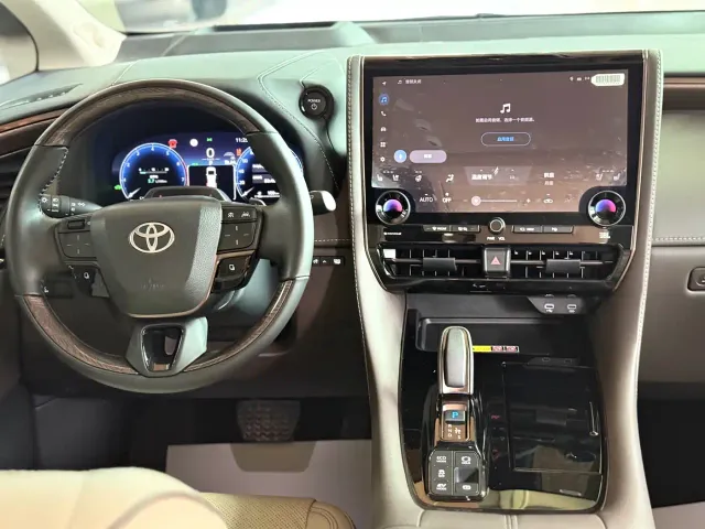 Toyota Alphard — Фото автомобиля 16