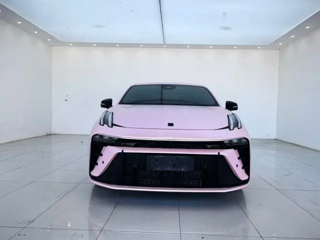 Lynk & Co 03 — Фото автомобиля 2