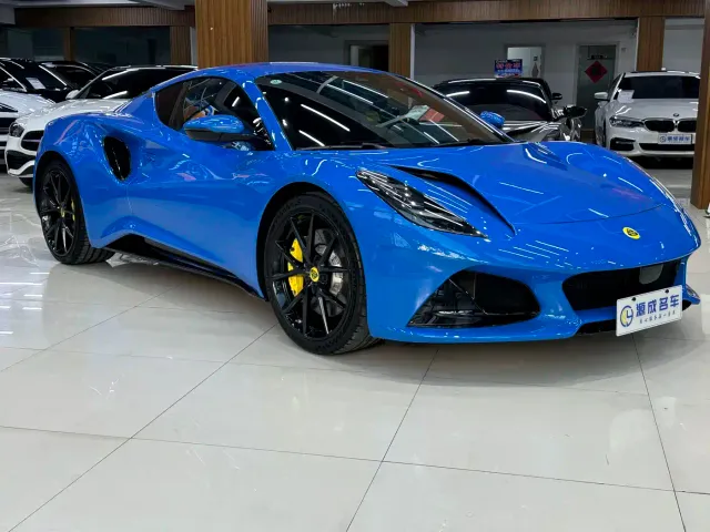Lotus Emira — Фото автомобиля 3