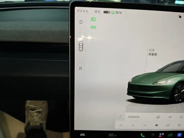 Tesla Model 3 — Фото автомобиля 13