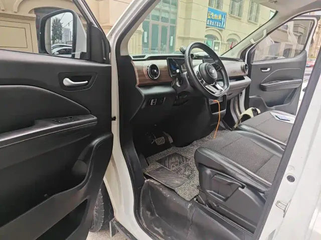 Ruichi New Energy EC75 — Фото автомобиля 12