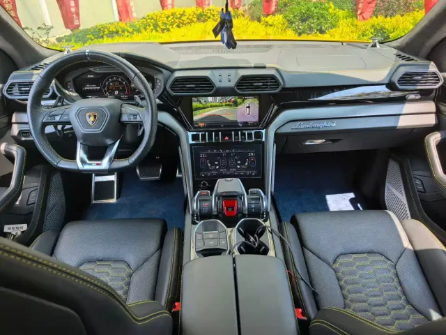 Lamborghini Urus — Фото автомобиля 5