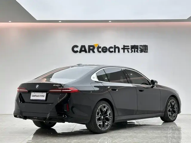 BMW 5 Series — Фото автомобиля 5