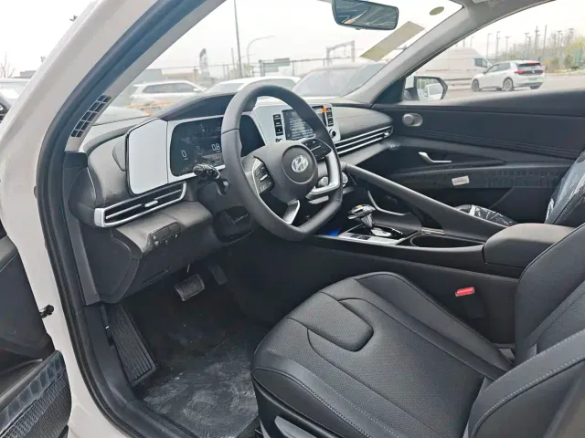 Hyundai Elantra — Фото автомобиля 7