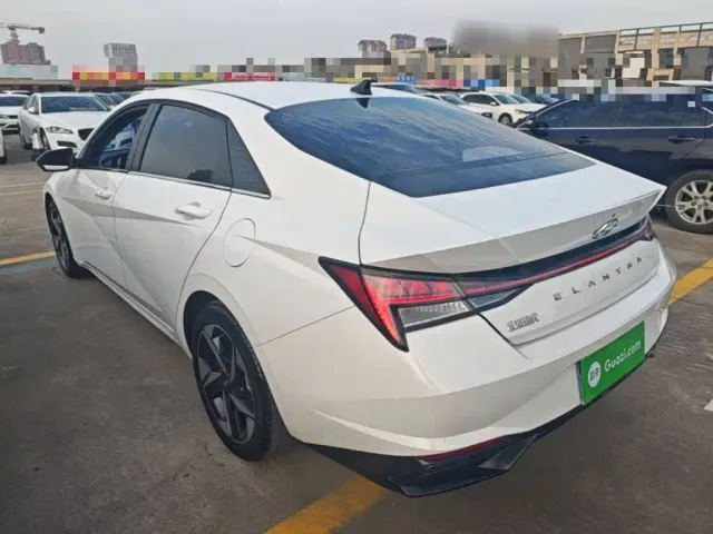 Hyundai Elantra — Фото автомобиля 4