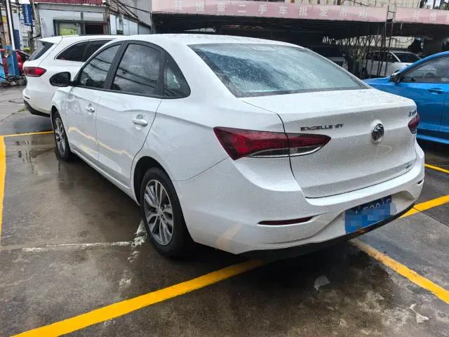 Buick Excelle — Фото автомобиля 5
