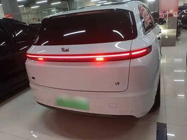 Li Auto L7 — Фото автомобиля 5
