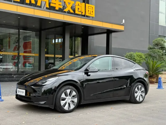 Фотография автомобиля — Tesla Model Y