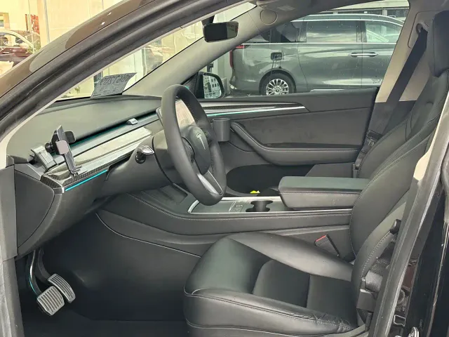 Tesla Model Y — Фото автомобиля 5