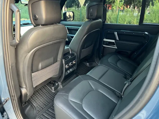 Land Rover Defender — Фото автомобиля 5