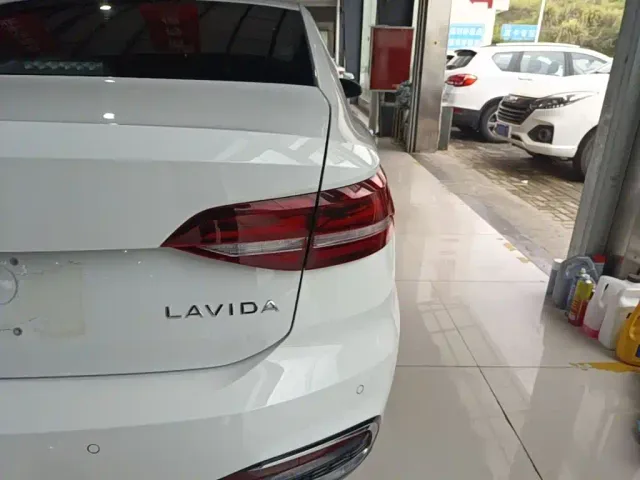 Volkswagen Lavida — Фото автомобиля 7