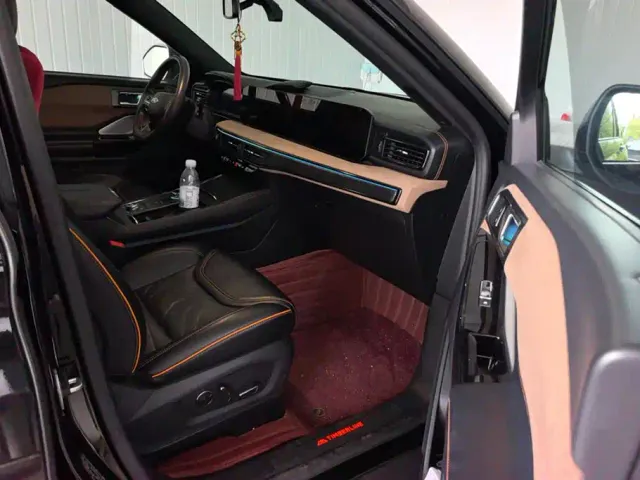 Ford Explorer — Фото автомобиля 8