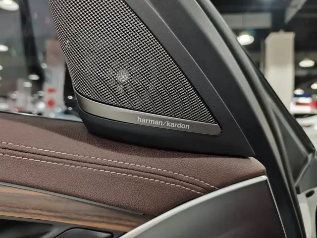 BMW 5 Series — Фото автомобиля 16