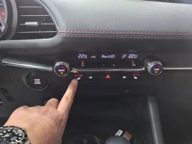Mazda Axela — Фото автомобиля 15