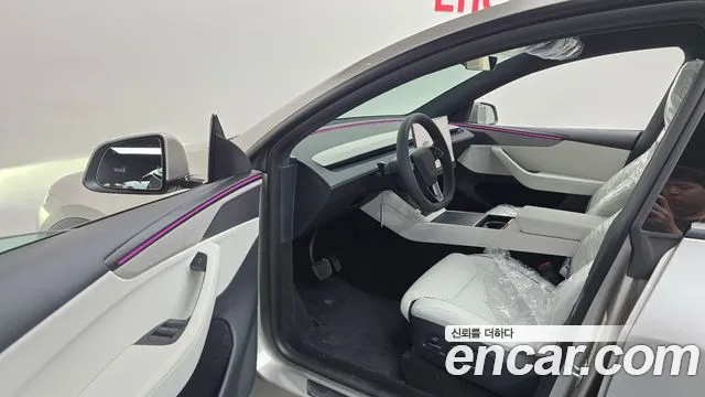 Tesla Model Y — Фото автомобиля 15