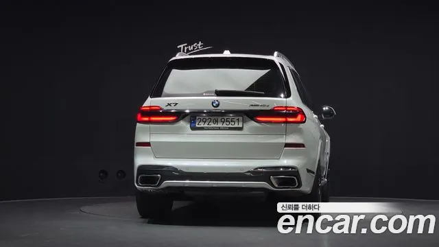 BMW X7 xDrive 40d M Sport 7 мест — Фото автомобиля 4