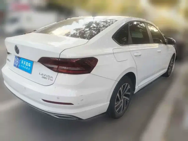 Volkswagen Lavida — Фото автомобиля 5