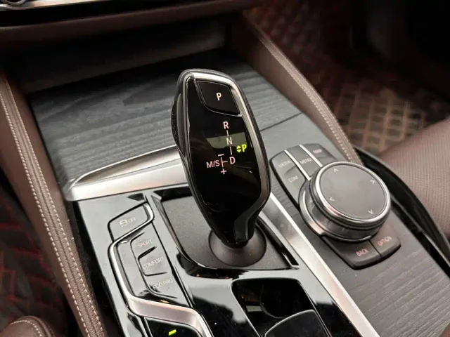 BMW 5 Series — Фото автомобиля 16