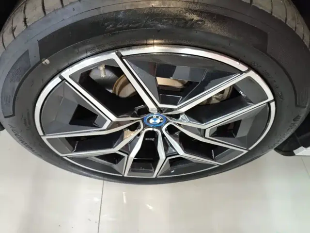 BMW i5 — Фото автомобиля 22