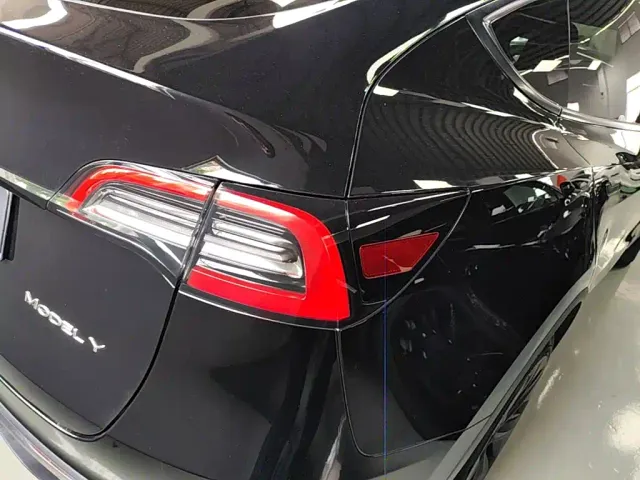 Tesla Model Y — Фото автомобиля 7