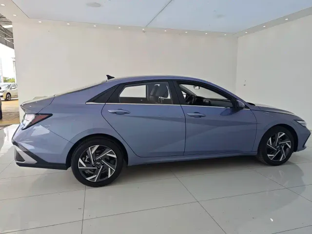 Hyundai Elantra — Фото автомобиля 18