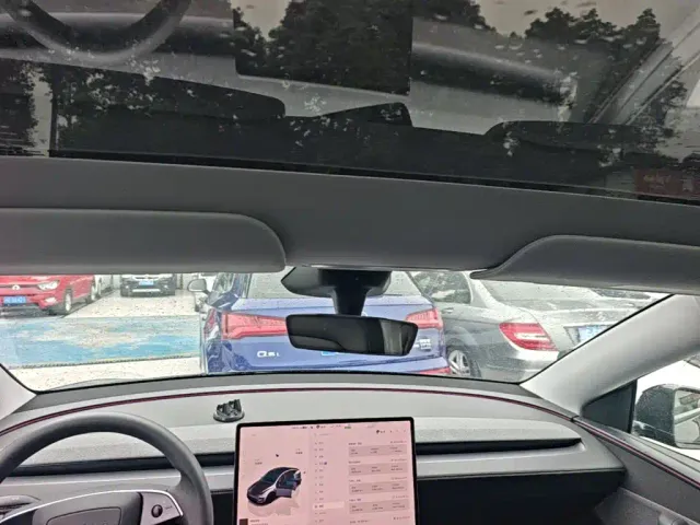 Tesla Model Y — Фото автомобиля 17