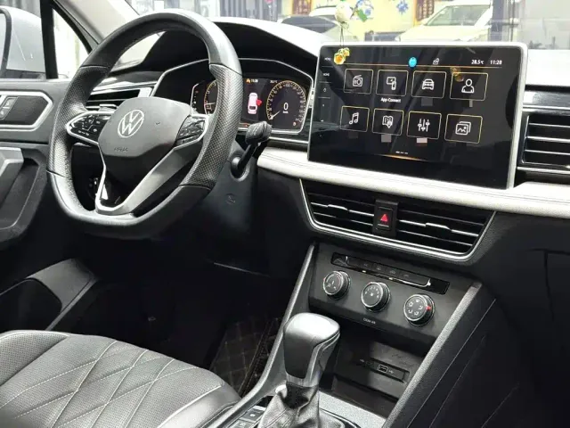 Volkswagen Tiguan L — Фото автомобиля 10