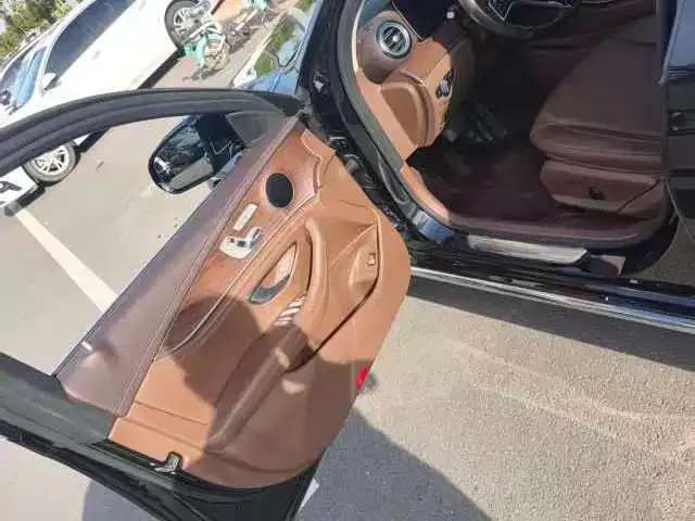 Mercedes-Benz E-Class — Фото автомобиля 3