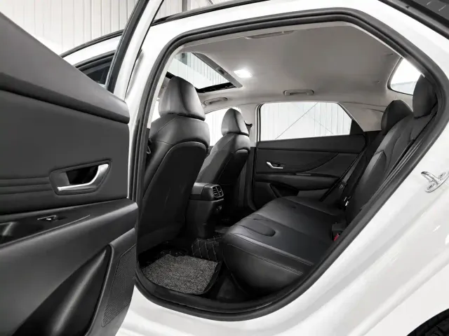 Hyundai Elantra — Фото автомобиля 18