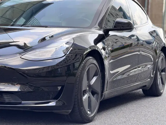 Tesla Model 3 — Фото автомобиля 29