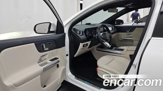 Mercedes-Benz EQA — Фото автомобиля 9