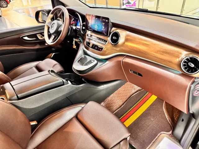 Mercedes-Benz V-Class — Фото автомобиля 22
