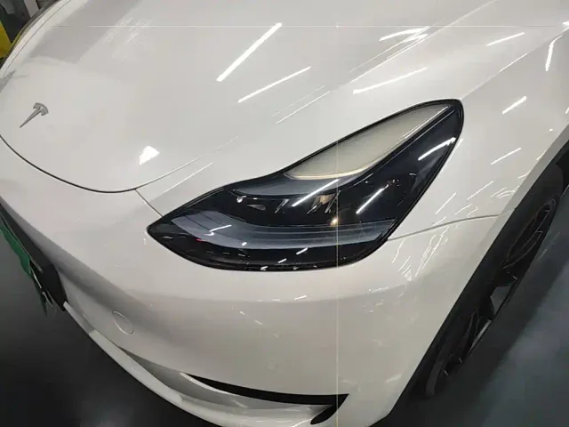 Tesla Model Y — Фото автомобиля 23