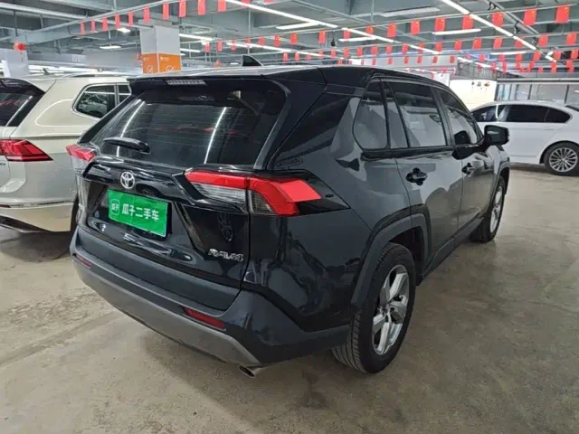Toyota RAV4 — Фото автомобиля 6