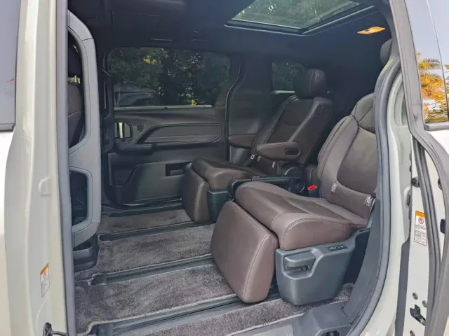 Toyota Sienna — Фото автомобиля 5
